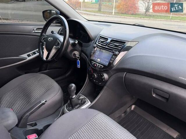 Синий Хендай Акцент, объемом двигателя 1.4 л и пробегом 168 тыс. км за 6600 $, фото 9 на Automoto.ua