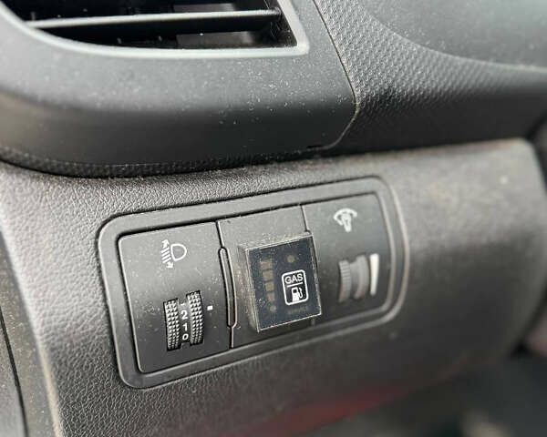 Синій Хендай Акцент, об'ємом двигуна 1.6 л та пробігом 163 тис. км за 8100 $, фото 6 на Automoto.ua