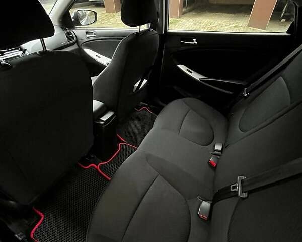 Синій Хендай Акцент, об'ємом двигуна 1.4 л та пробігом 245 тис. км за 7300 $, фото 5 на Automoto.ua