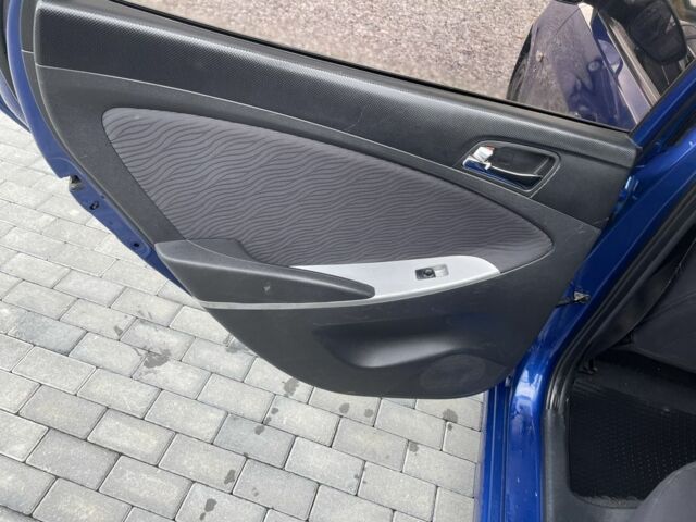 Синий Хендай Акцент, объемом двигателя 1.6 л и пробегом 2 тыс. км за 6000 $, фото 5 на Automoto.ua