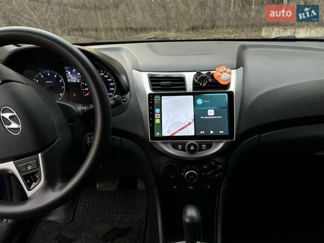 Синий Хендай Акцент, объемом двигателя 1.4 л и пробегом 146 тыс. км за 6600 $, фото 5 на Automoto.ua