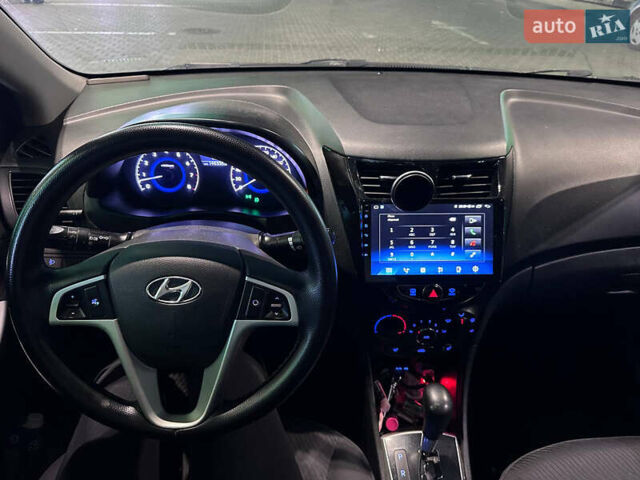 Синий Хендай Акцент, объемом двигателя 1.6 л и пробегом 196 тыс. км за 8200 $, фото 1 на Automoto.ua