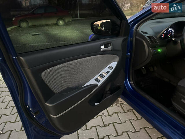 Синий Хендай Акцент, объемом двигателя 1.4 л и пробегом 74 тыс. км за 9200 $, фото 7 на Automoto.ua