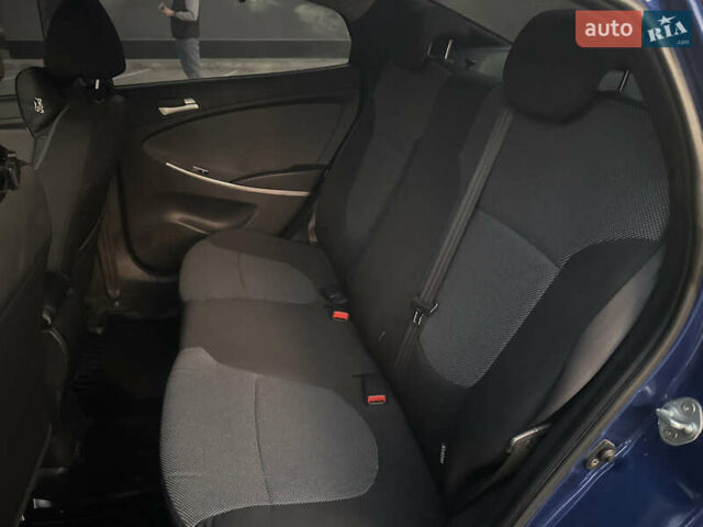 Синий Хендай Акцент, объемом двигателя 1.4 л и пробегом 74 тыс. км за 9200 $, фото 5 на Automoto.ua