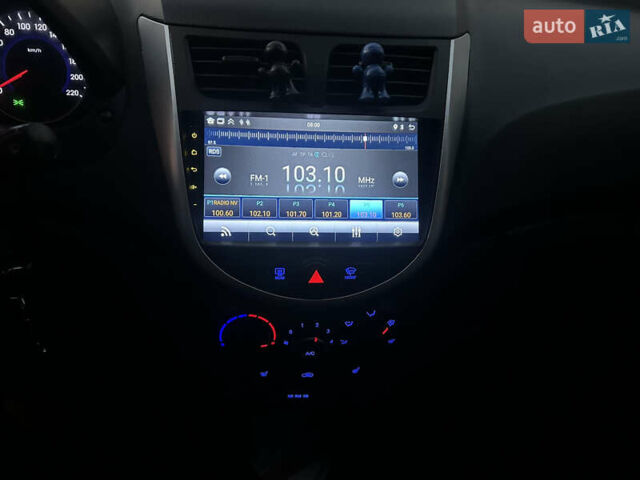 Синий Хендай Акцент, объемом двигателя 1.4 л и пробегом 74 тыс. км за 9200 $, фото 2 на Automoto.ua