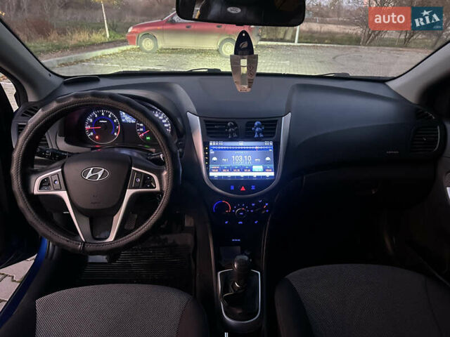 Синий Хендай Акцент, объемом двигателя 1.4 л и пробегом 74 тыс. км за 9200 $, фото 3 на Automoto.ua