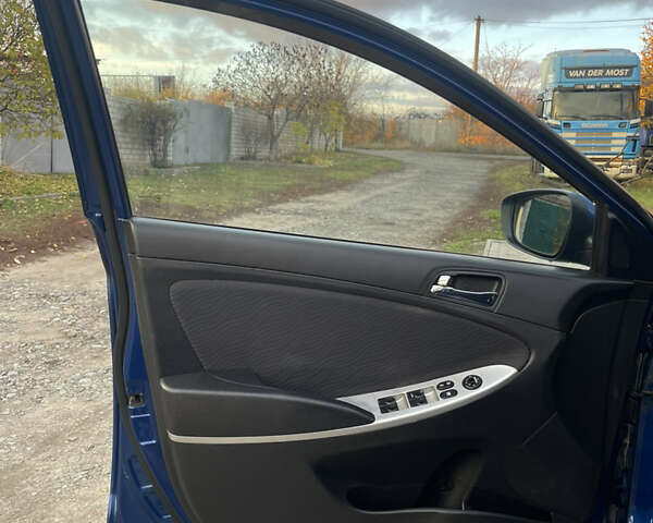 Синий Хендай Акцент, объемом двигателя 1.4 л и пробегом 116 тыс. км за 7777 $, фото 27 на Automoto.ua