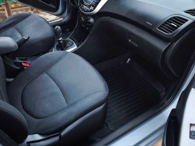 Синий Хендай Акцент, объемом двигателя 1.4 л и пробегом 160 тыс. км за 7500 $, фото 10 на Automoto.ua