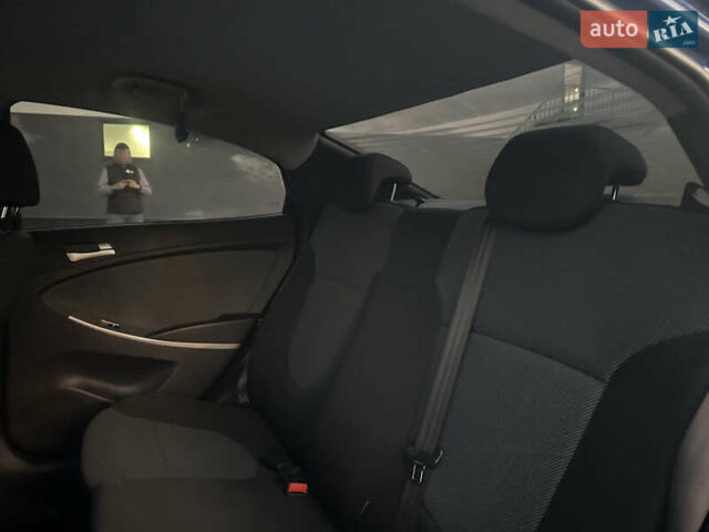 Синий Хендай Акцент, объемом двигателя 1.4 л и пробегом 74 тыс. км за 9200 $, фото 6 на Automoto.ua