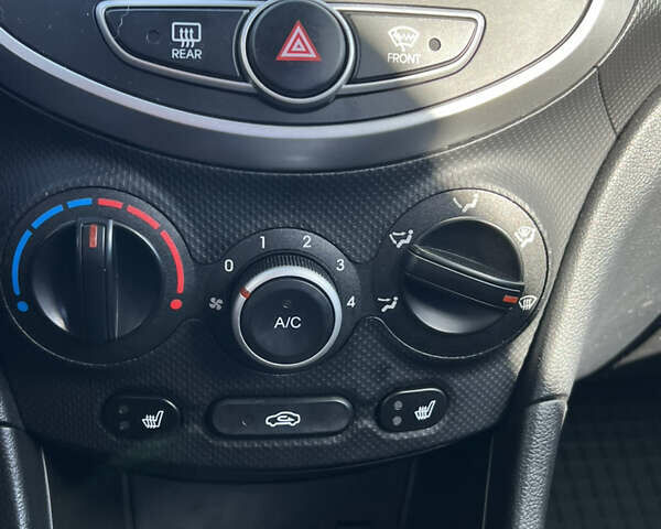 Хендай Акцент 2013 в Харькове на Automoto.ua Синий Хендай Акцент, объемом двигателя 1.4 л и пробегом 43 тыс. км за 8900 $, фото 9 на Automoto.ua