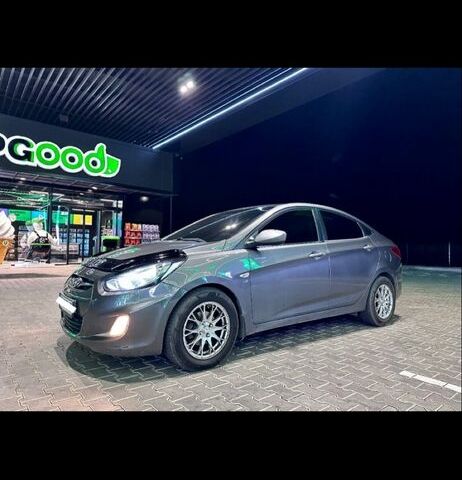 Синий Хендай Акцент, объемом двигателя 1.6 л и пробегом 196 тыс. км за 8200 $, фото 1 на Automoto.ua