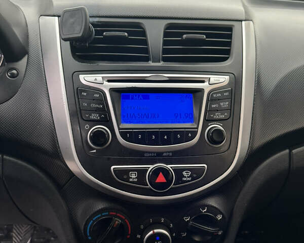 Синий Хендай Акцент, объемом двигателя 1.4 л и пробегом 307 тыс. км за 6700 $, фото 13 на Automoto.ua