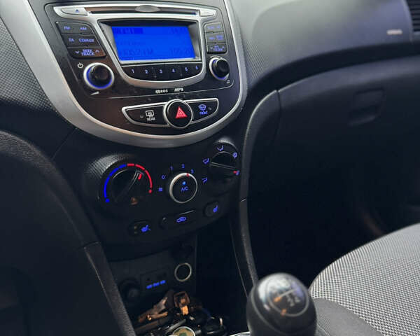 Синий Хендай Акцент, объемом двигателя 1.4 л и пробегом 189 тыс. км за 6750 $, фото 20 на Automoto.ua