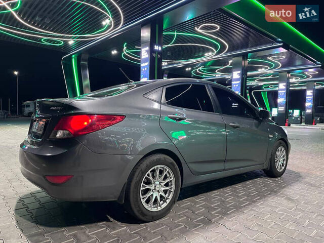 Синий Хендай Акцент, объемом двигателя 1.6 л и пробегом 196 тыс. км за 8200 $, фото 3 на Automoto.ua