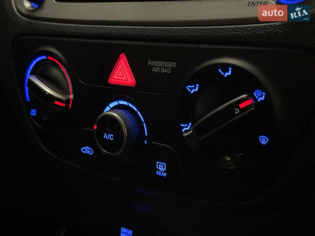 Синий Хендай Акцент, объемом двигателя 1.59 л и пробегом 106 тыс. км за 12499 $, фото 20 на Automoto.ua