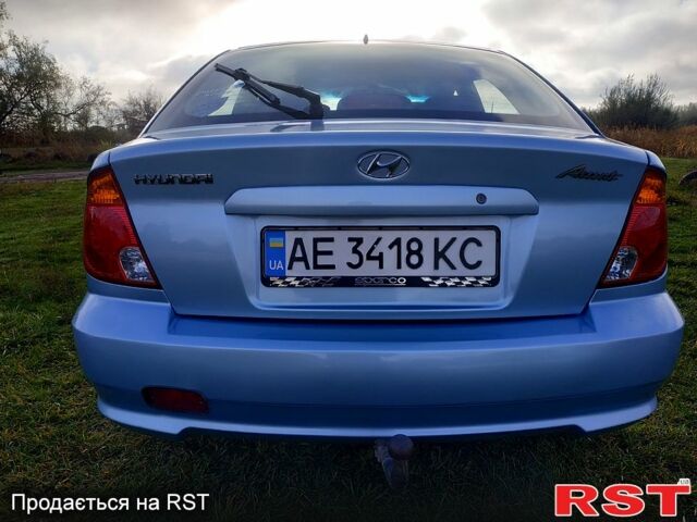 Синий Хендай Акцент, объемом двигателя 1.3 л и пробегом 210 тыс. км за 3000 $, фото 5 на Automoto.ua