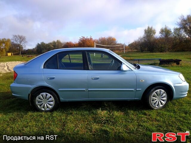 Синий Хендай Акцент, объемом двигателя 1.3 л и пробегом 210 тыс. км за 3000 $, фото 3 на Automoto.ua