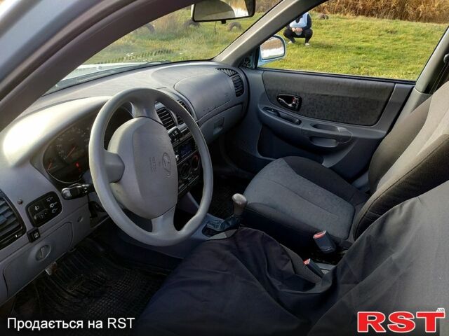 Синий Хендай Акцент, объемом двигателя 1.3 л и пробегом 210 тыс. км за 3000 $, фото 11 на Automoto.ua