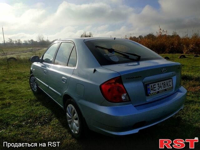 Синий Хендай Акцент, объемом двигателя 1.3 л и пробегом 210 тыс. км за 3000 $, фото 4 на Automoto.ua