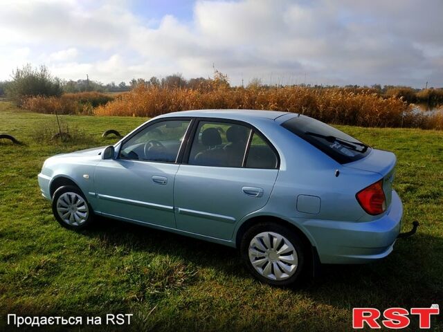 Синий Хендай Акцент, объемом двигателя 1.3 л и пробегом 210 тыс. км за 3000 $, фото 2 на Automoto.ua