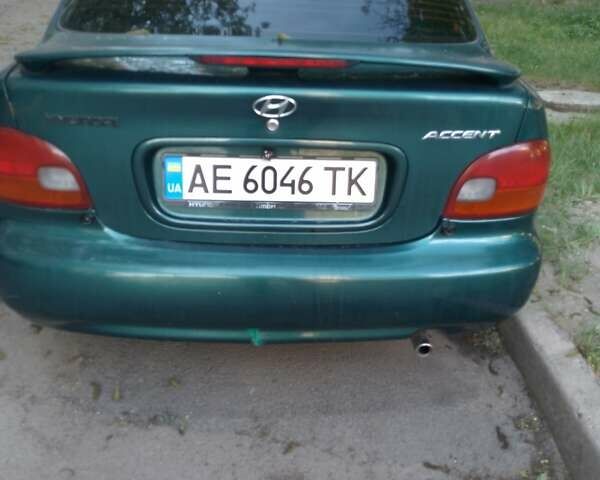 Зелений Хендай Акцент, об'ємом двигуна 1.3 л та пробігом 386 тис. км за 1950 $, фото 2 на Automoto.ua