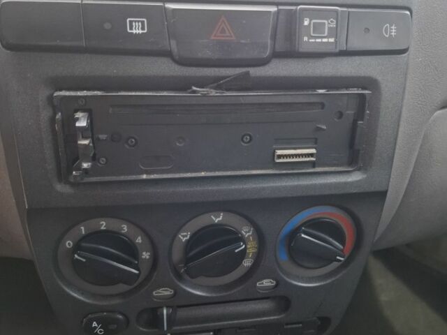 Зелений Хендай Акцент, об'ємом двигуна 1.5 л та пробігом 205 тис. км за 2700 $, фото 7 на Automoto.ua