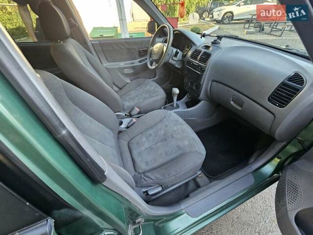 Зелений Хендай Акцент, об'ємом двигуна 1.5 л та пробігом 186 тис. км за 2999 $, фото 4 на Automoto.ua