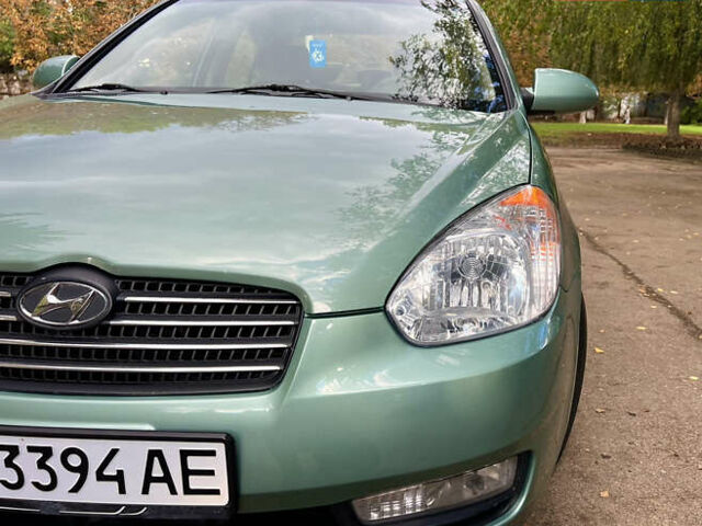 Зеленый Хендай Акцент, объемом двигателя 1.4 л и пробегом 201 тыс. км за 5300 $, фото 12 на Automoto.ua