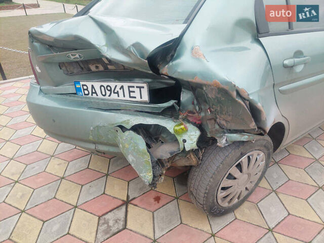 Зелений Хендай Акцент, об'ємом двигуна 1.6 л та пробігом 207 тис. км за 1950 $, фото 7 на Automoto.ua