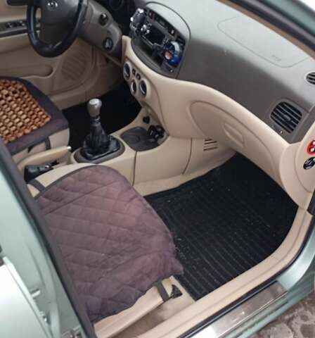 Зеленый Хендай Акцент, объемом двигателя 1.4 л и пробегом 215 тыс. км за 4199 $, фото 10 на Automoto.ua