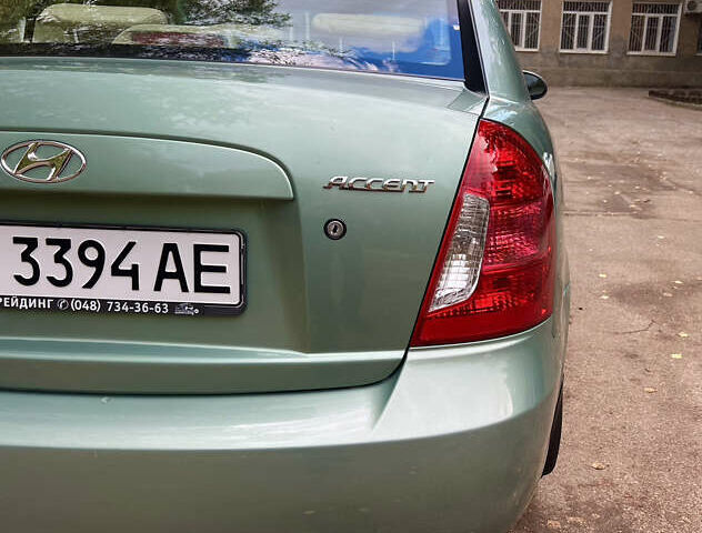 Зеленый Хендай Акцент, объемом двигателя 1.4 л и пробегом 201 тыс. км за 5300 $, фото 5 на Automoto.ua
