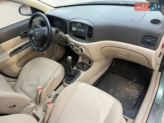 Зеленый Хендай Акцент, объемом двигателя 1.4 л и пробегом 226 тыс. км за 3200 $, фото 4 на Automoto.ua