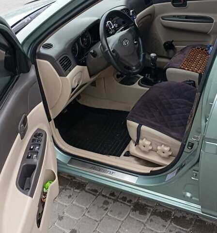 Зеленый Хендай Акцент, объемом двигателя 1.4 л и пробегом 215 тыс. км за 4199 $, фото 9 на Automoto.ua