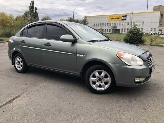 Зеленый Хендай Акцент, объемом двигателя 1.4 л и пробегом 250 тыс. км за 4200 $, фото 2 на Automoto.ua