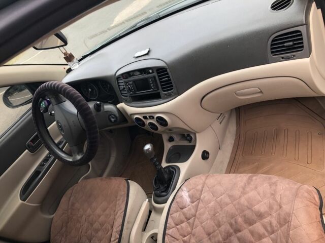 Зеленый Хендай Акцент, объемом двигателя 1.4 л и пробегом 250 тыс. км за 4200 $, фото 7 на Automoto.ua