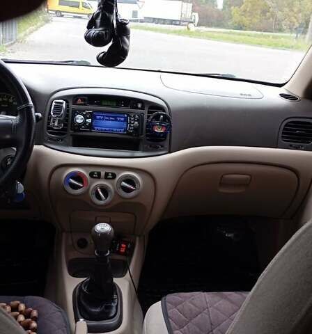 Зеленый Хендай Акцент, объемом двигателя 1.4 л и пробегом 215 тыс. км за 4199 $, фото 12 на Automoto.ua