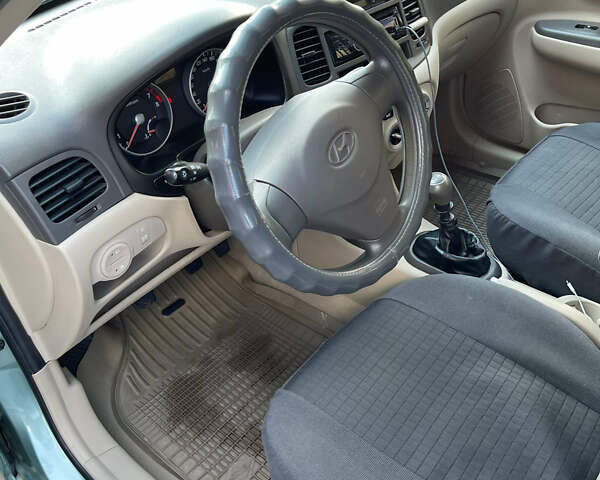 Зелений Хендай Акцент, об'ємом двигуна 1.4 л та пробігом 164 тис. км за 5100 $, фото 7 на Automoto.ua