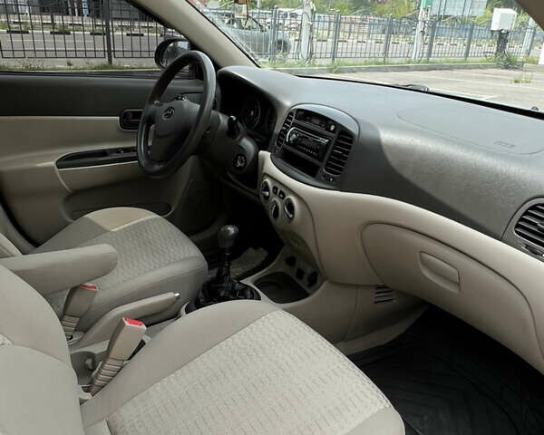 Зеленый Хендай Акцент, объемом двигателя 1.4 л и пробегом 181 тыс. км за 5800 $, фото 7 на Automoto.ua