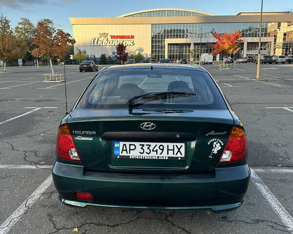 Зеленый Хендай Акцент, объемом двигателя 1.34 л и пробегом 314 тыс. км за 2650 $, фото 3 на Automoto.ua