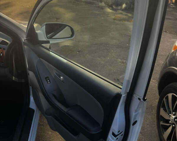 Белый Хендай Аванте, объемом двигателя 1.59 л и пробегом 98 тыс. км за 7350 $, фото 8 на Automoto.ua