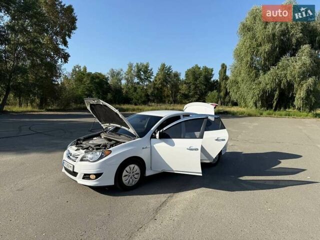 Белый Хендай Аванте, объемом двигателя 1.6 л и пробегом 228 тыс. км за 7000 $, фото 15 на Automoto.ua