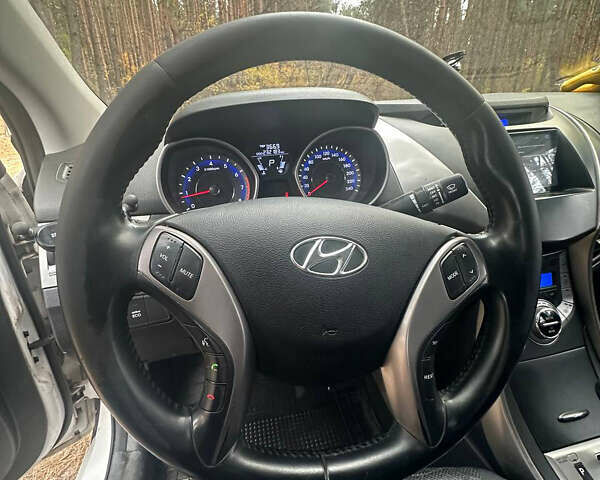 Белый Хендай Аванте, объемом двигателя 1.59 л и пробегом 232 тыс. км за 10000 $, фото 25 на Automoto.ua