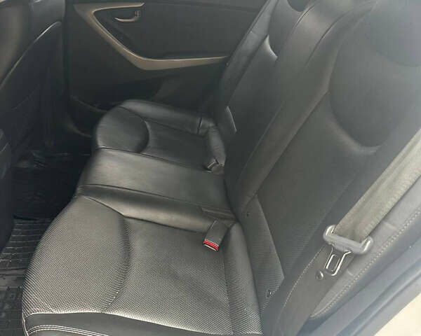 Белый Хендай Аванте, объемом двигателя 1.59 л и пробегом 232 тыс. км за 10000 $, фото 30 на Automoto.ua