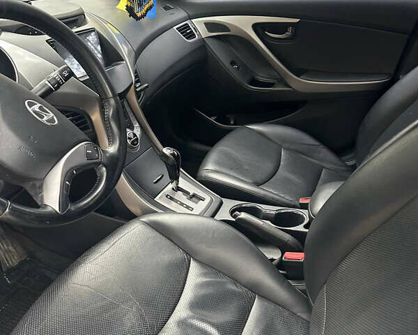 Белый Хендай Аванте, объемом двигателя 1.59 л и пробегом 232 тыс. км за 10000 $, фото 21 на Automoto.ua