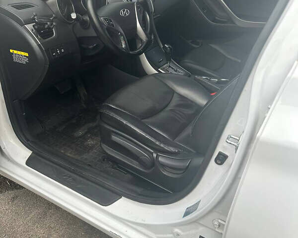 Белый Хендай Аванте, объемом двигателя 1.59 л и пробегом 232 тыс. км за 10000 $, фото 23 на Automoto.ua