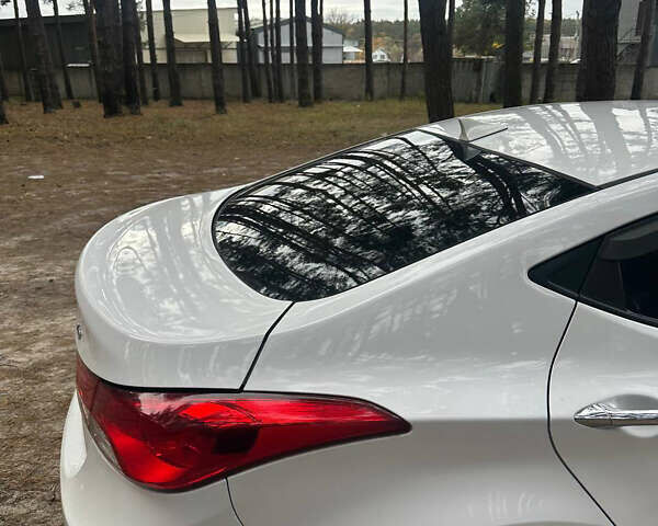 Белый Хендай Аванте, объемом двигателя 1.59 л и пробегом 232 тыс. км за 10000 $, фото 13 на Automoto.ua