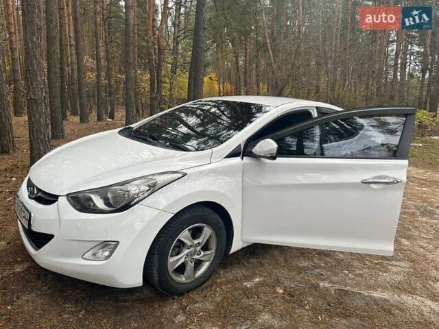 Белый Хендай Аванте, объемом двигателя 1.59 л и пробегом 232 тыс. км за 10000 $, фото 9 на Automoto.ua