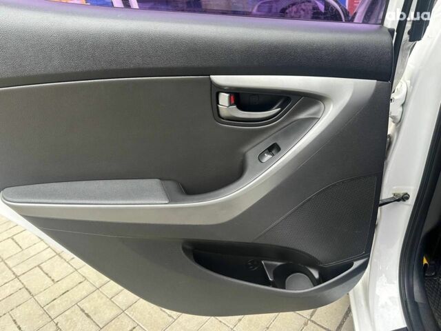 Хендай Аванте 2014 в Одессе на Automoto.ua Белый Хендай Аванте, объемом двигателя 1.6 л и пробегом 201 тыс. км за 8840 $, фото 12 на Automoto.ua