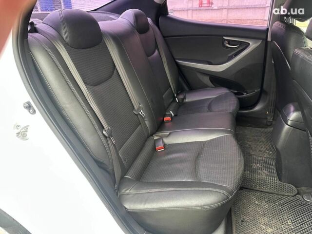 Хендай Аванте 2014 в Одессе на Automoto.ua Белый Хендай Аванте, объемом двигателя 1.6 л и пробегом 201 тыс. км за 8840 $, фото 20 на Automoto.ua