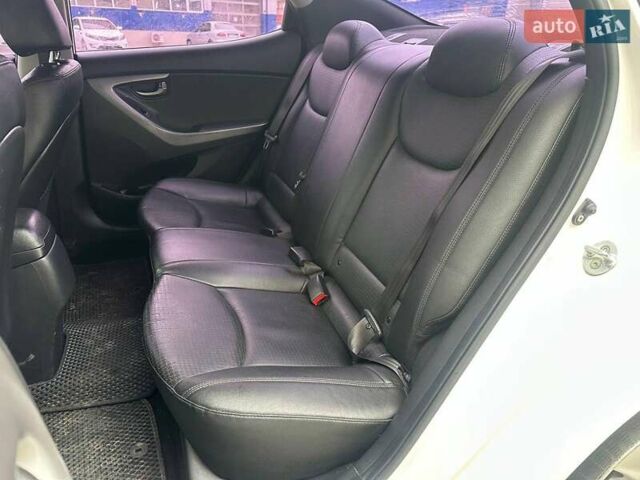 Хендай Аванте 2014 в Одессе на Automoto.ua Белый Хендай Аванте, объемом двигателя 1.6 л и пробегом 201 тыс. км за 8840 $, фото 10 на Automoto.ua